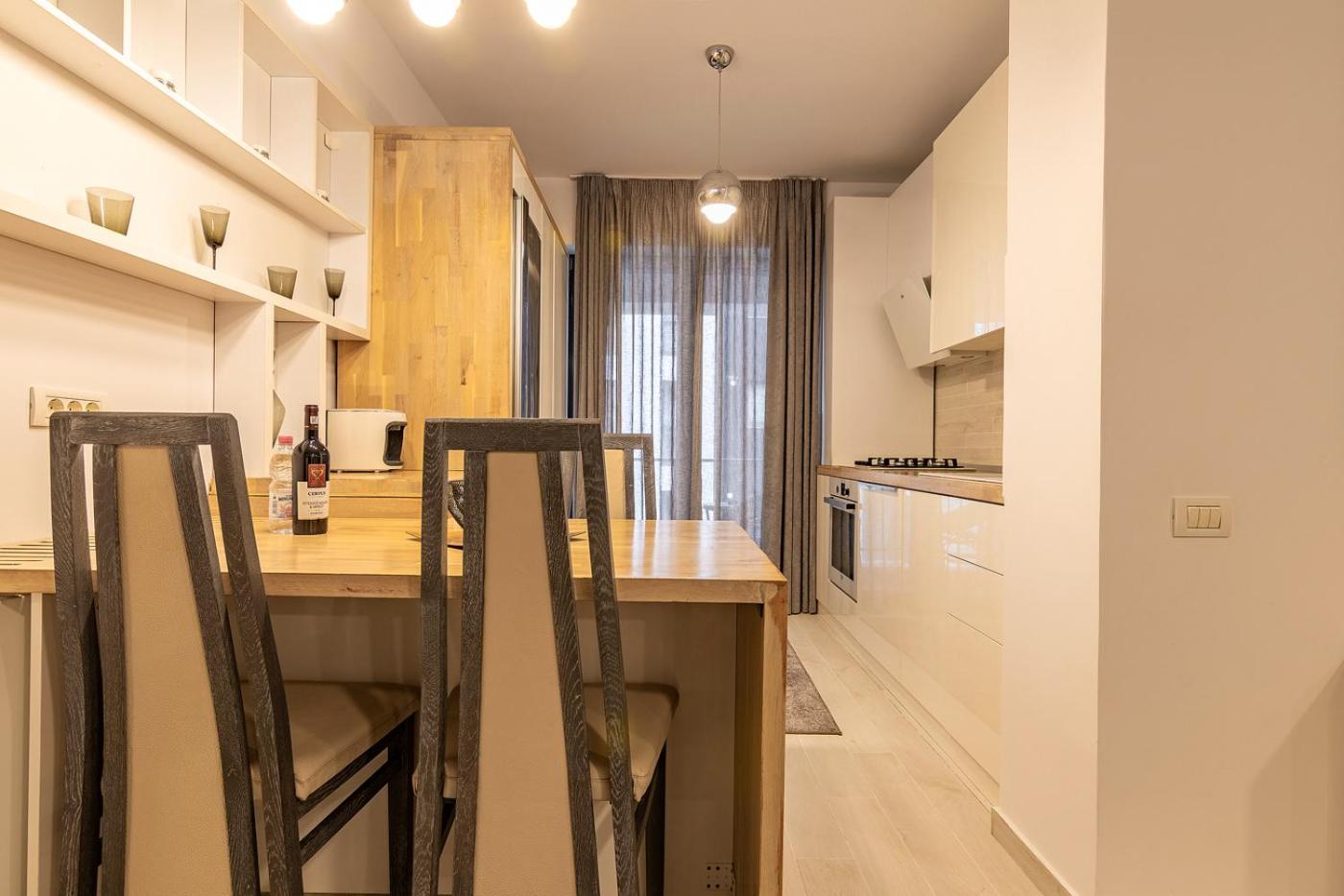 Luxury Near To The Old Town With Free Parking By Mm Host Apartment Brașov