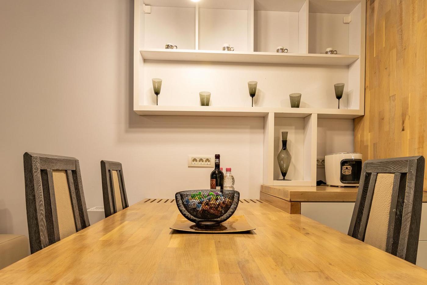 Apartment Luxury Near To The Old Town With Free Parking By Mm Host